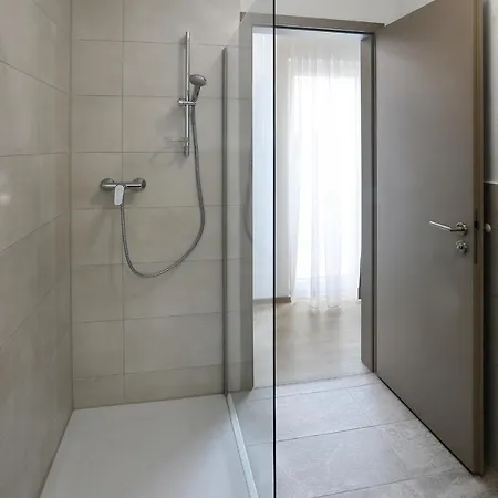 37 Aparthotel 3*